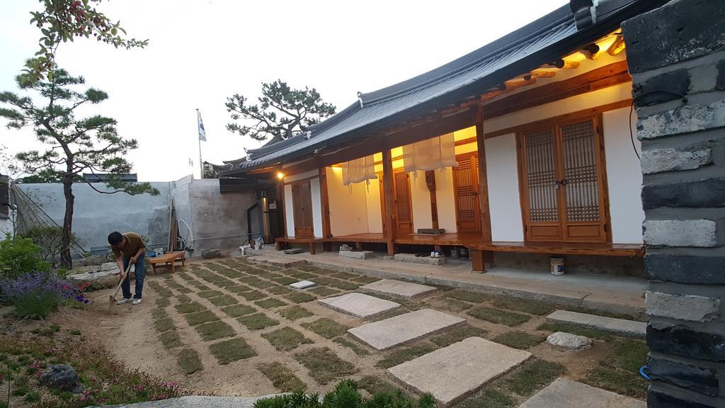 Ohnewwall Guesthouse Jeonju Exterior photo