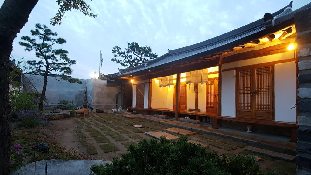 Ohnewwall Guesthouse Jeonju Exterior photo