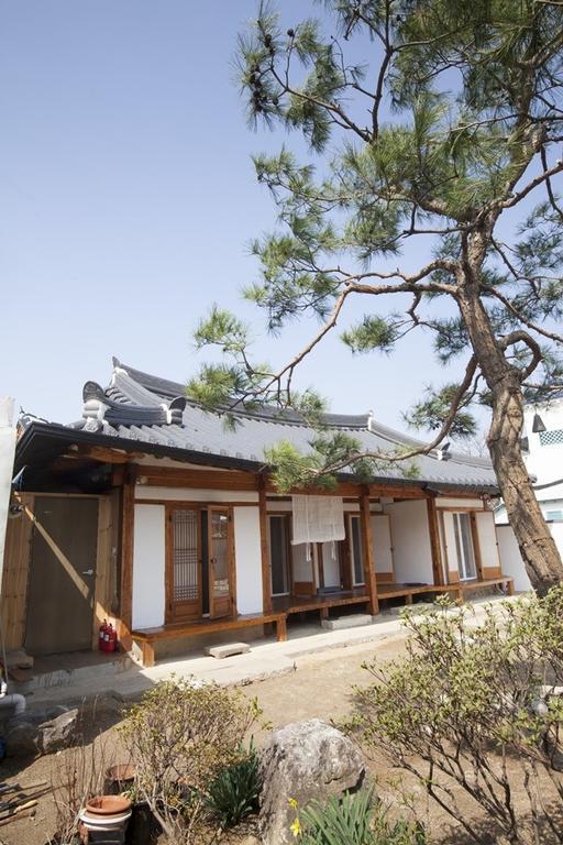 Ohnewwall Guesthouse Jeonju Exterior photo