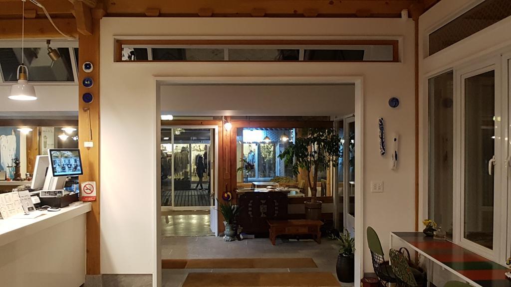 Ohnewwall Guesthouse Jeonju Exterior photo