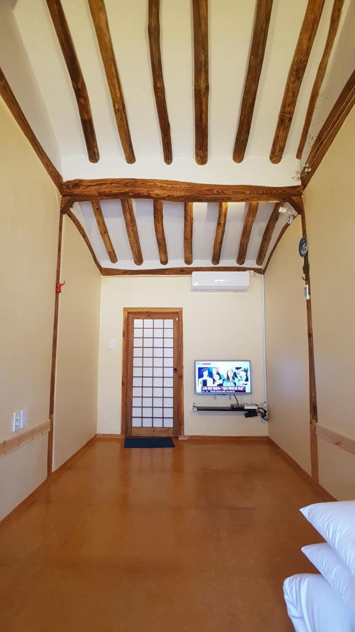 Ohnewwall Guesthouse Jeonju Exterior photo